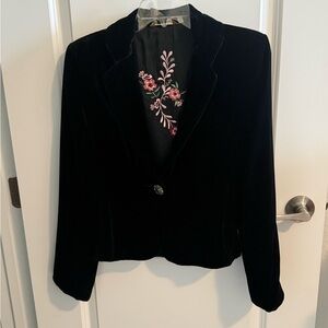 Chic Black Velvet Women's Blazer